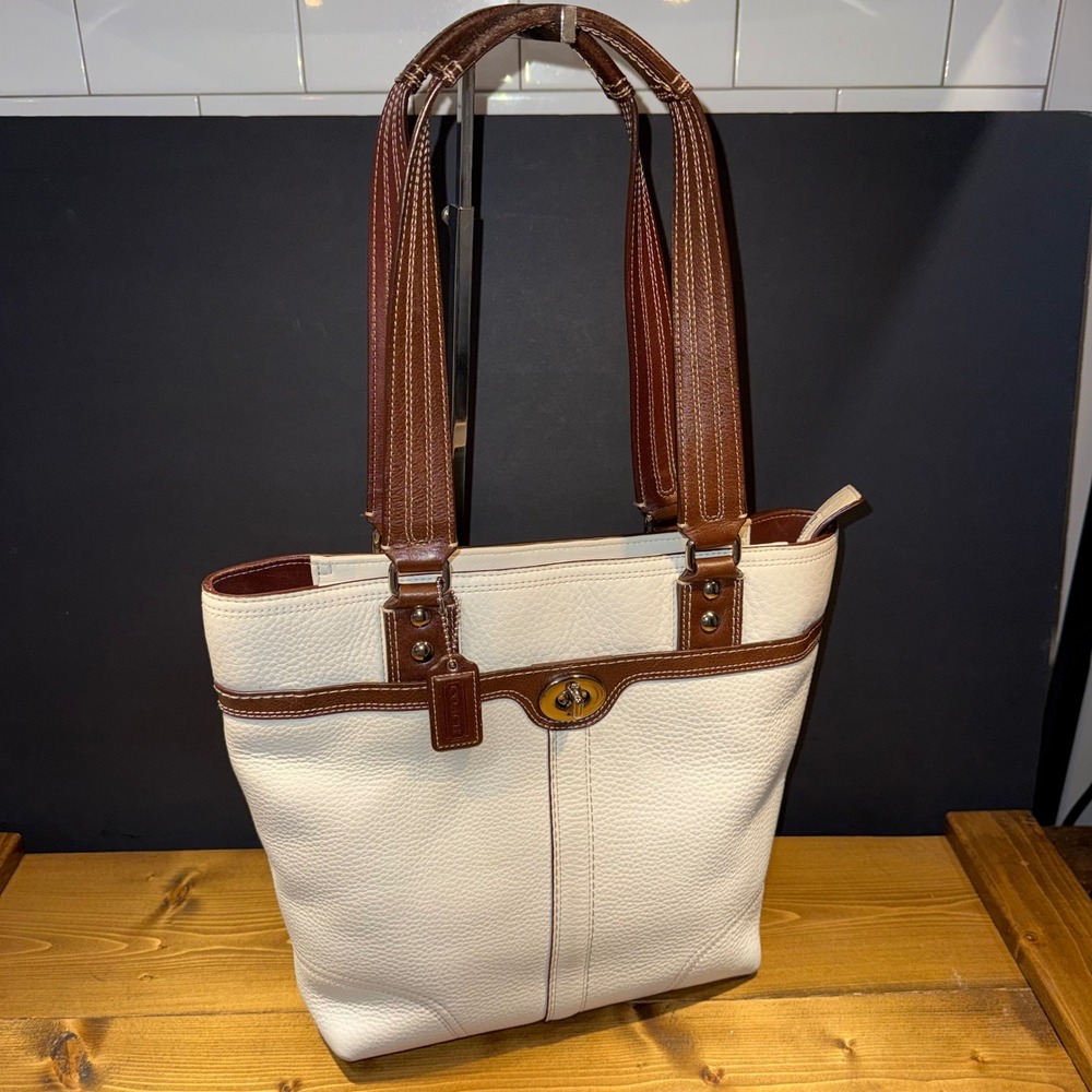 Coach Hamptons Turnlock Tote F18959 White Pebbled Leather Brown Trim Purse